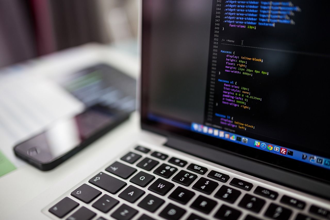 Profesorjonalne wsparcie techniczne IT dla firm - dlaczego warto z niego skorzystać?
